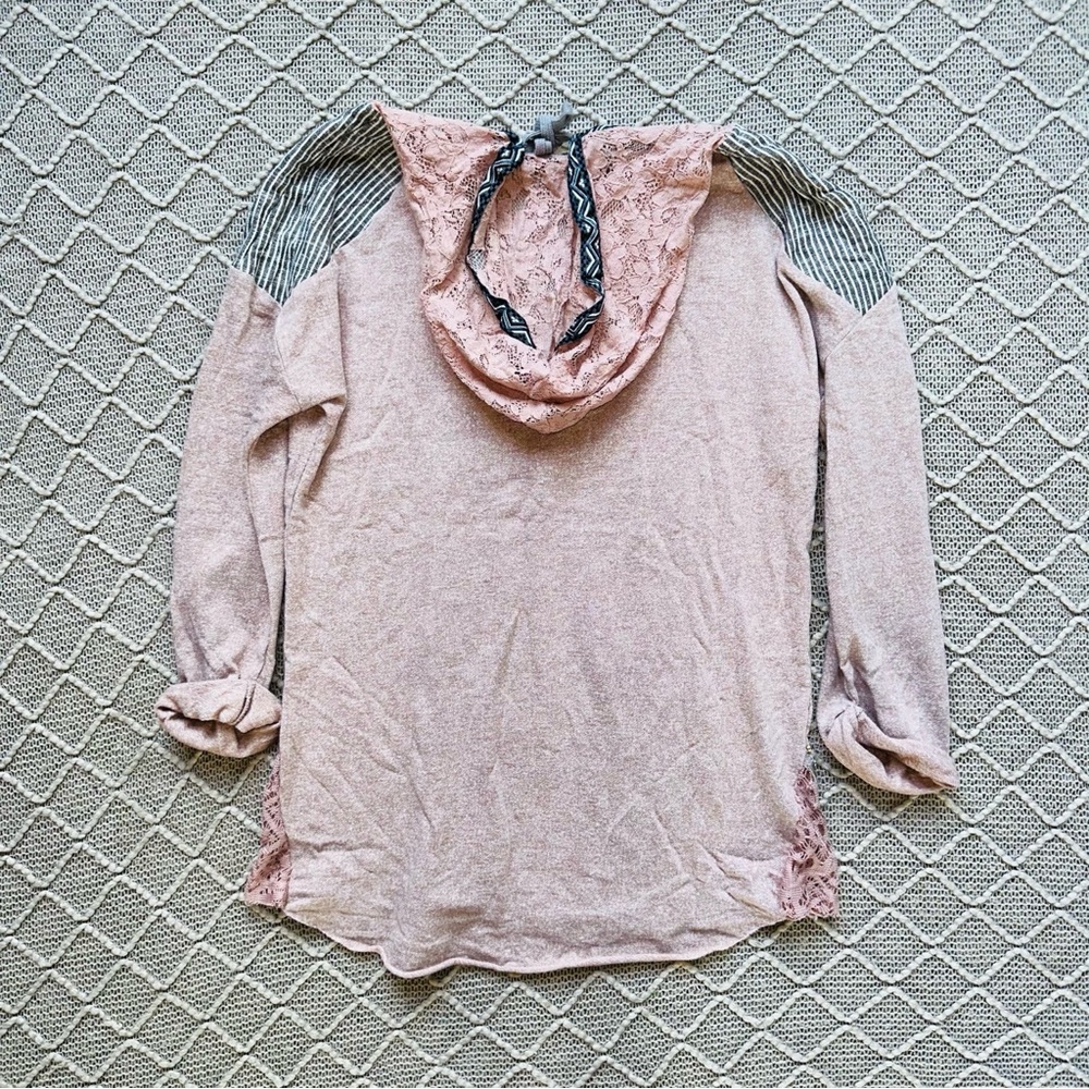 Gimmicks by BKE Pink V-Neck Sweater Eoth Embellishment and Lace Hood - Picture 2 of 7